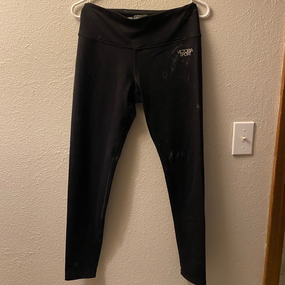Victoria’s secret SPORT leggings with cute detailing on back legs